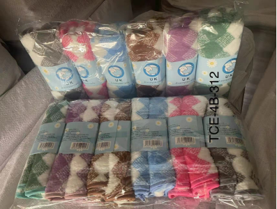 27*54寸 菱形间色珊瑚绒浴巾B3-1(7.5打)