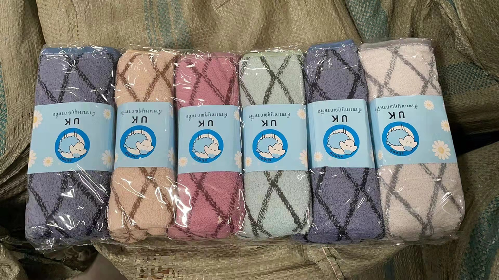  27*54寸菱形格子珊瑚绒浴巾B4-1 (8打)