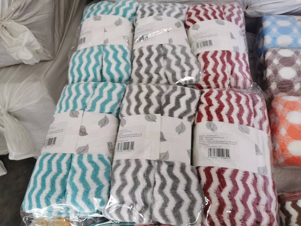 B15-1 ผ้าเช็ดตัวผ้ากำมะหยี่ กุ้มขอบ(ลายหยัก)27x54นิ้ว. (7.5โหล)