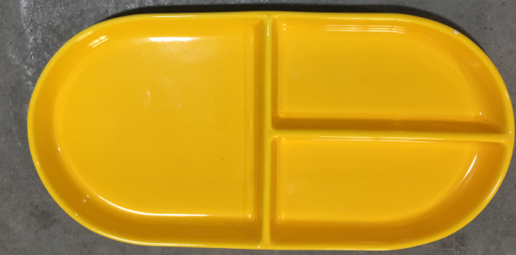 B10 จานตื้น3ช่อง10นิ้ว เคลือบสี คละลาย