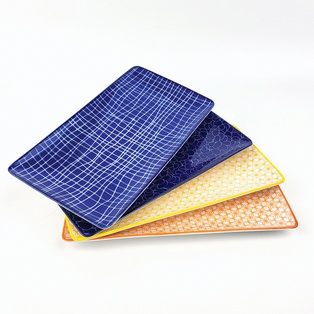 A150 จานตื้นทรงเหลี่ยมผืนผ้า10.5นิ้ว ปั๊มลาย คละลาย (48ใบ)